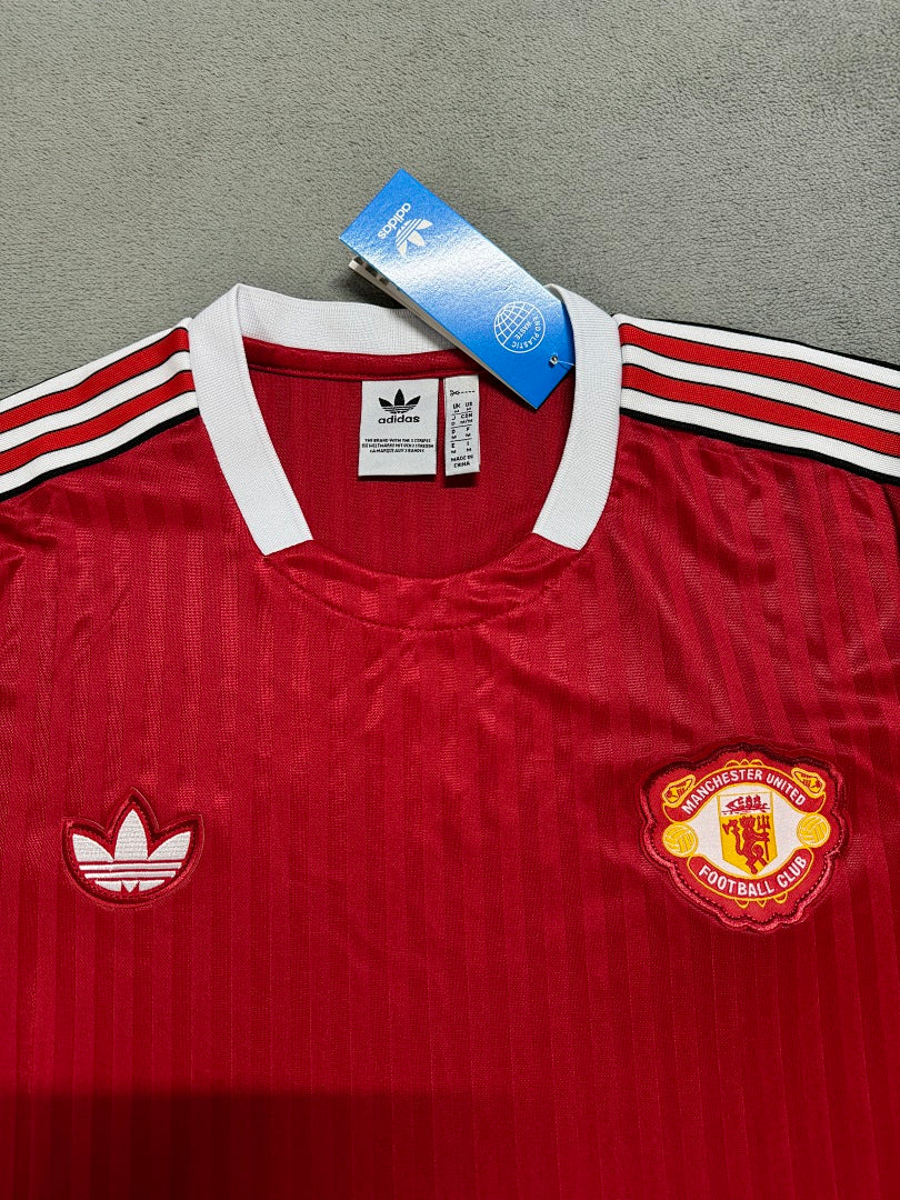 2025-26 Man United Retro T-Shirt - image 2