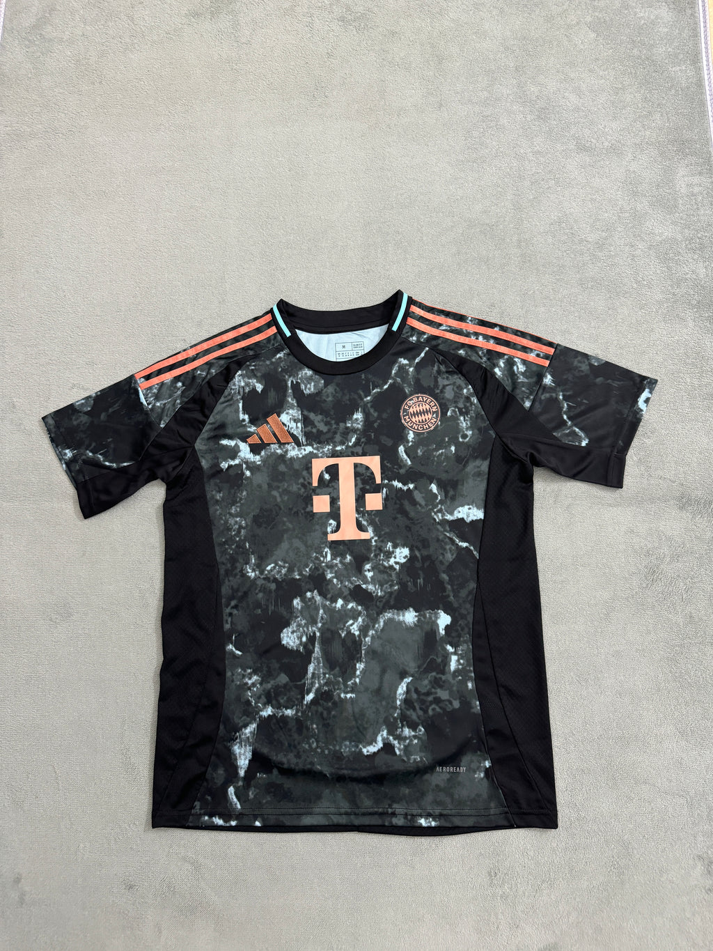 2024-25 Bayern Munich Away