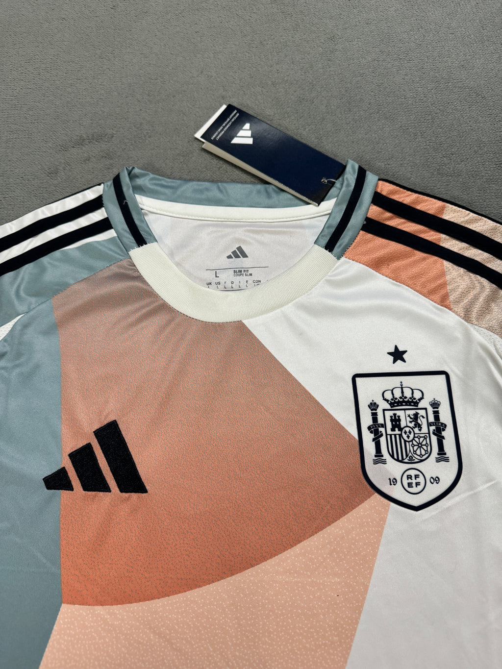 2025-26 Spain Away - image 3