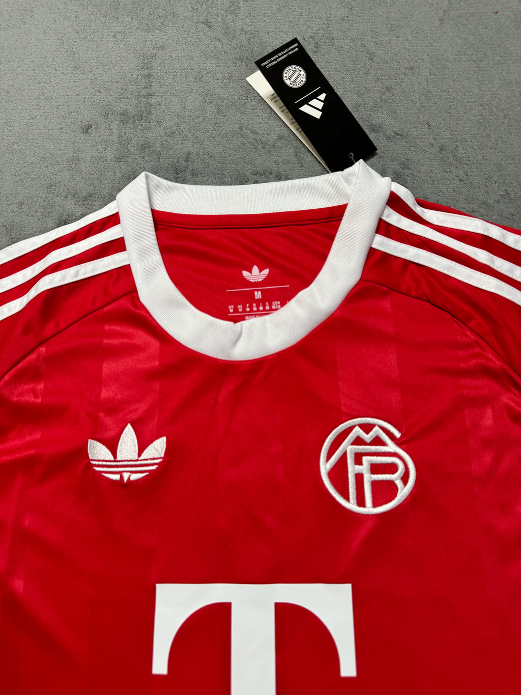 2025-26 Bayern Munich Goalkeeper Red - image 3