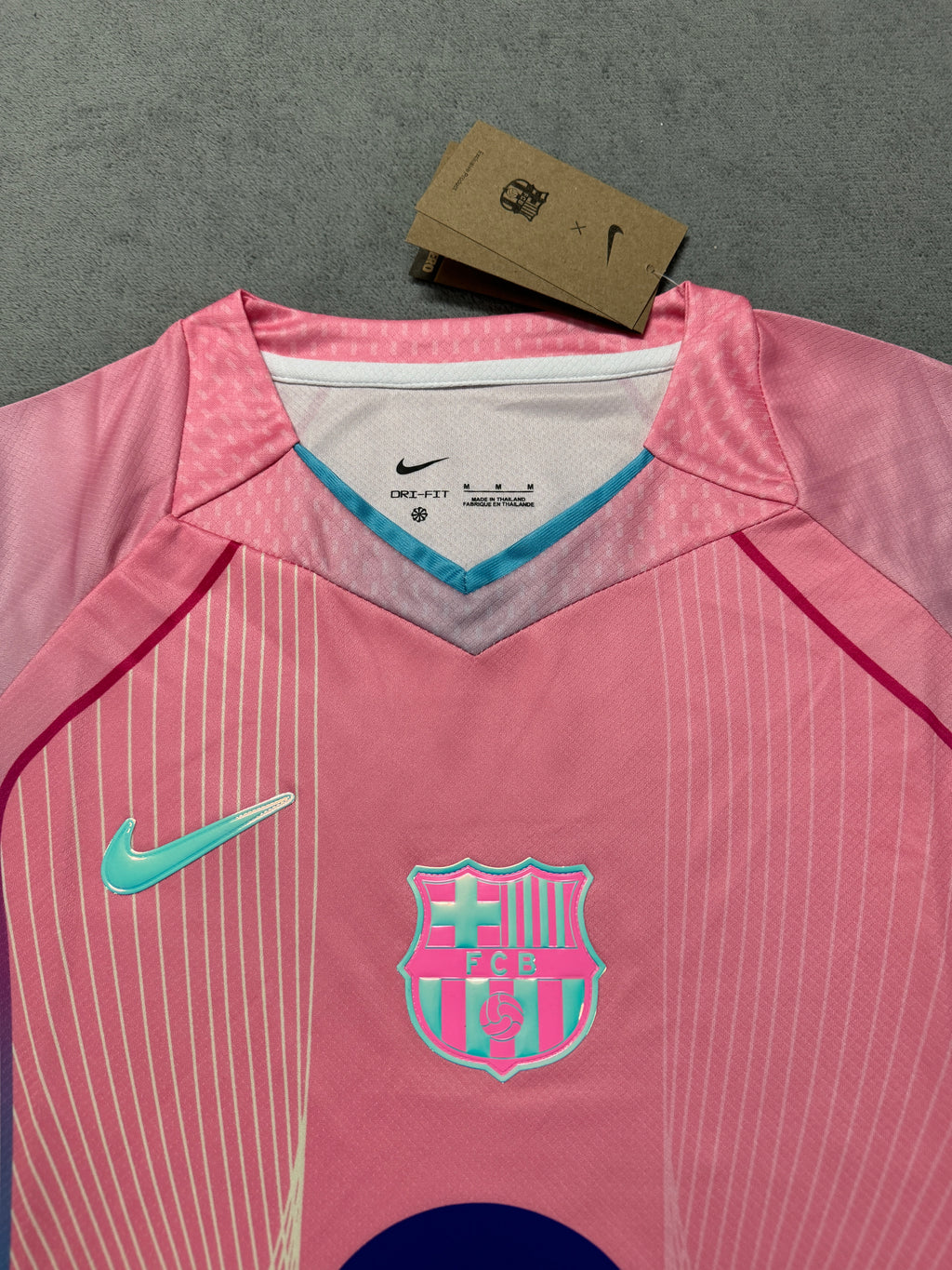 2025-26 Barcelona Pre-Match Training Pink () - image 3