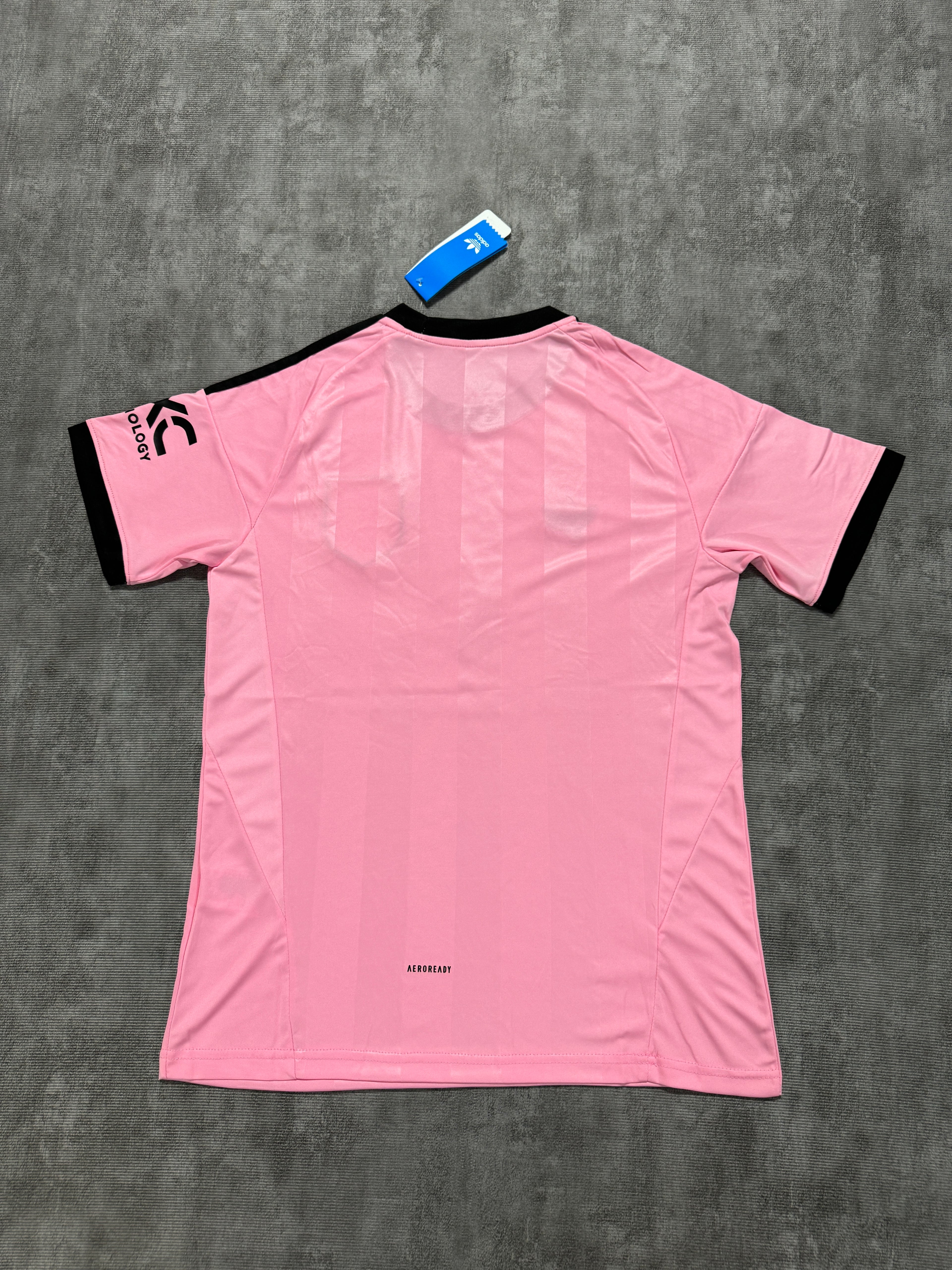 2025-26 Man United Goalkeeper Pink - image 2