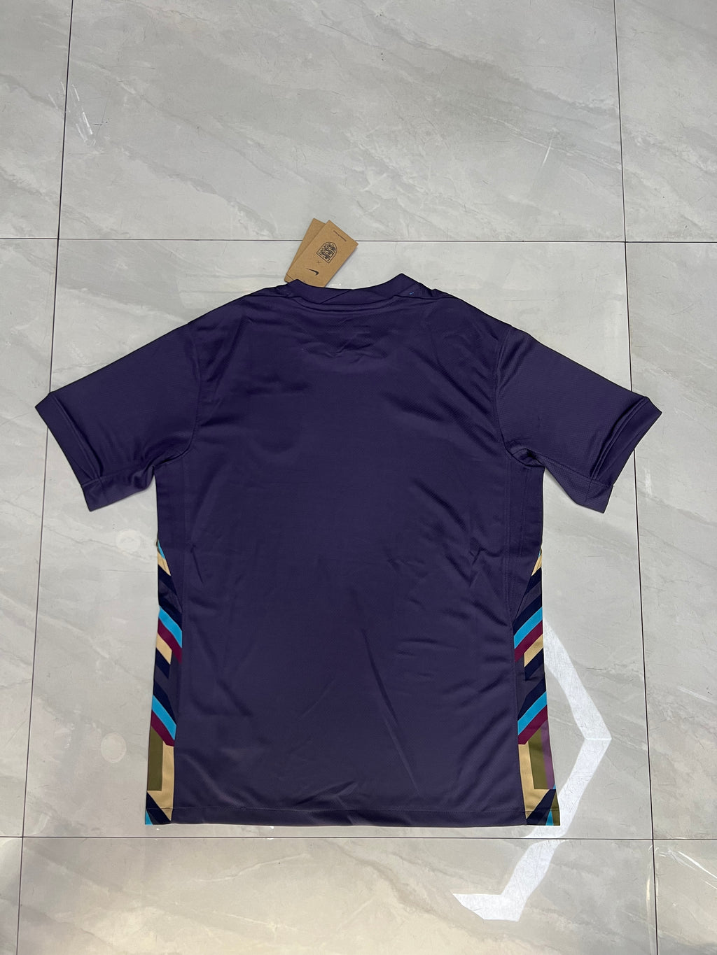 24 England Away - image 2