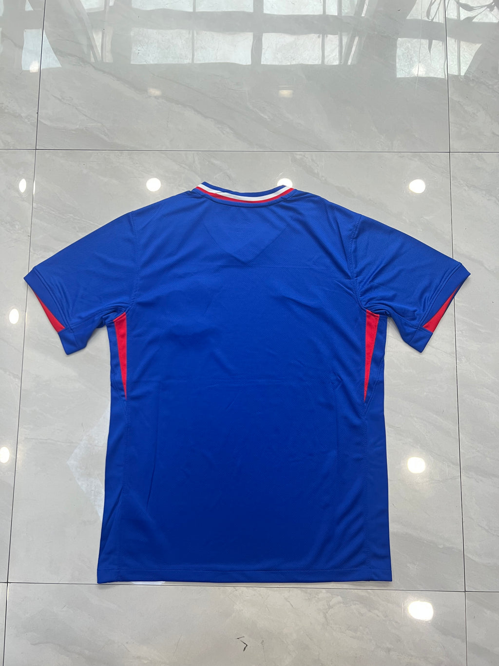 24 France Home - image 2