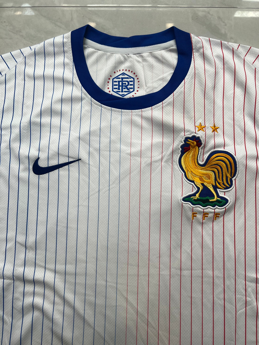 24 France Away - image 3