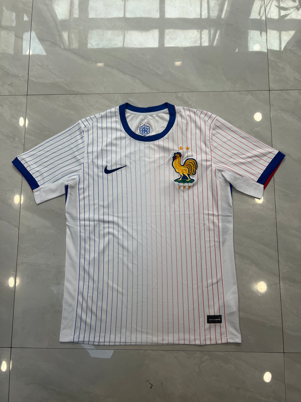 24 France Away
