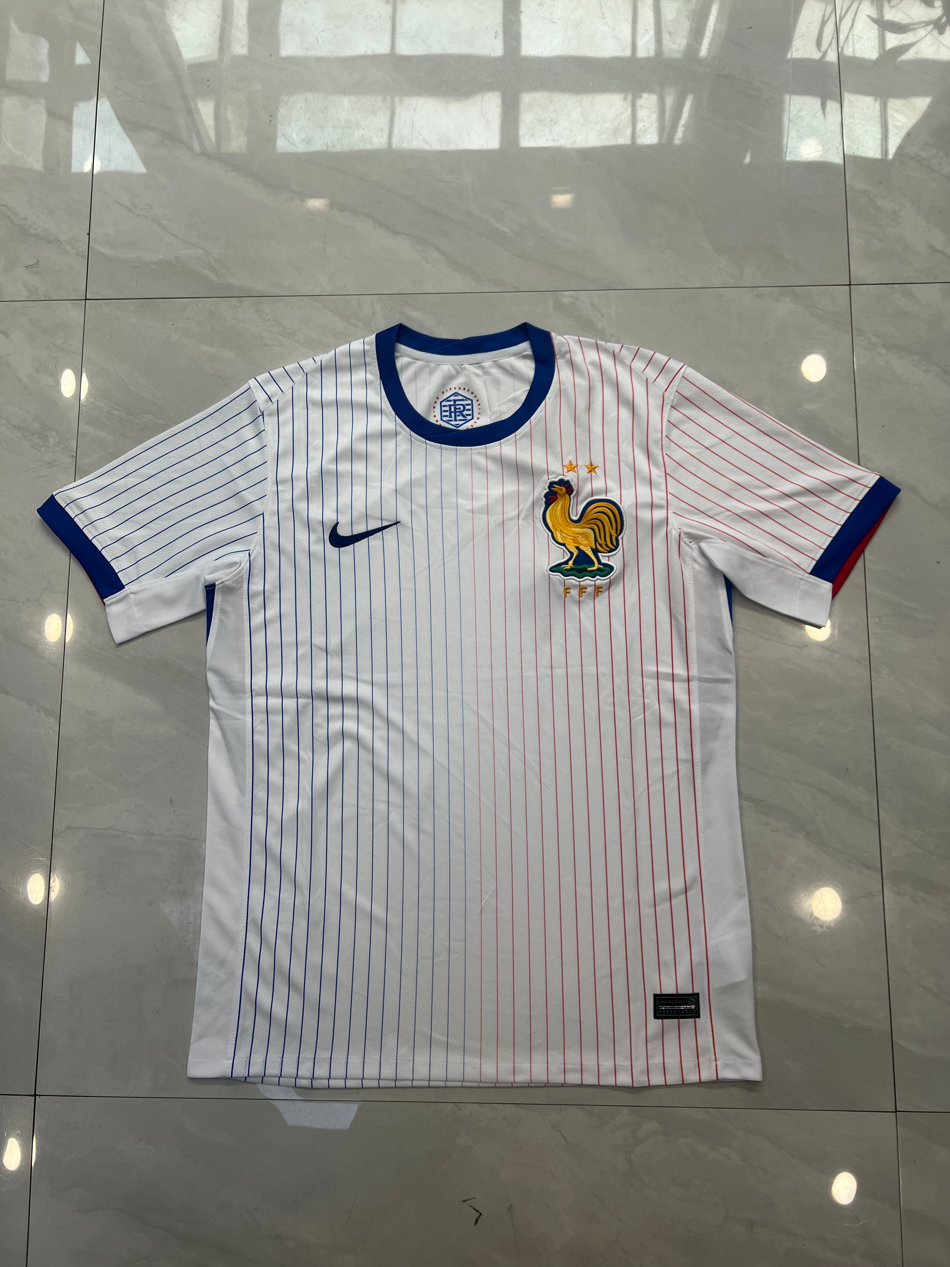 24 France Away